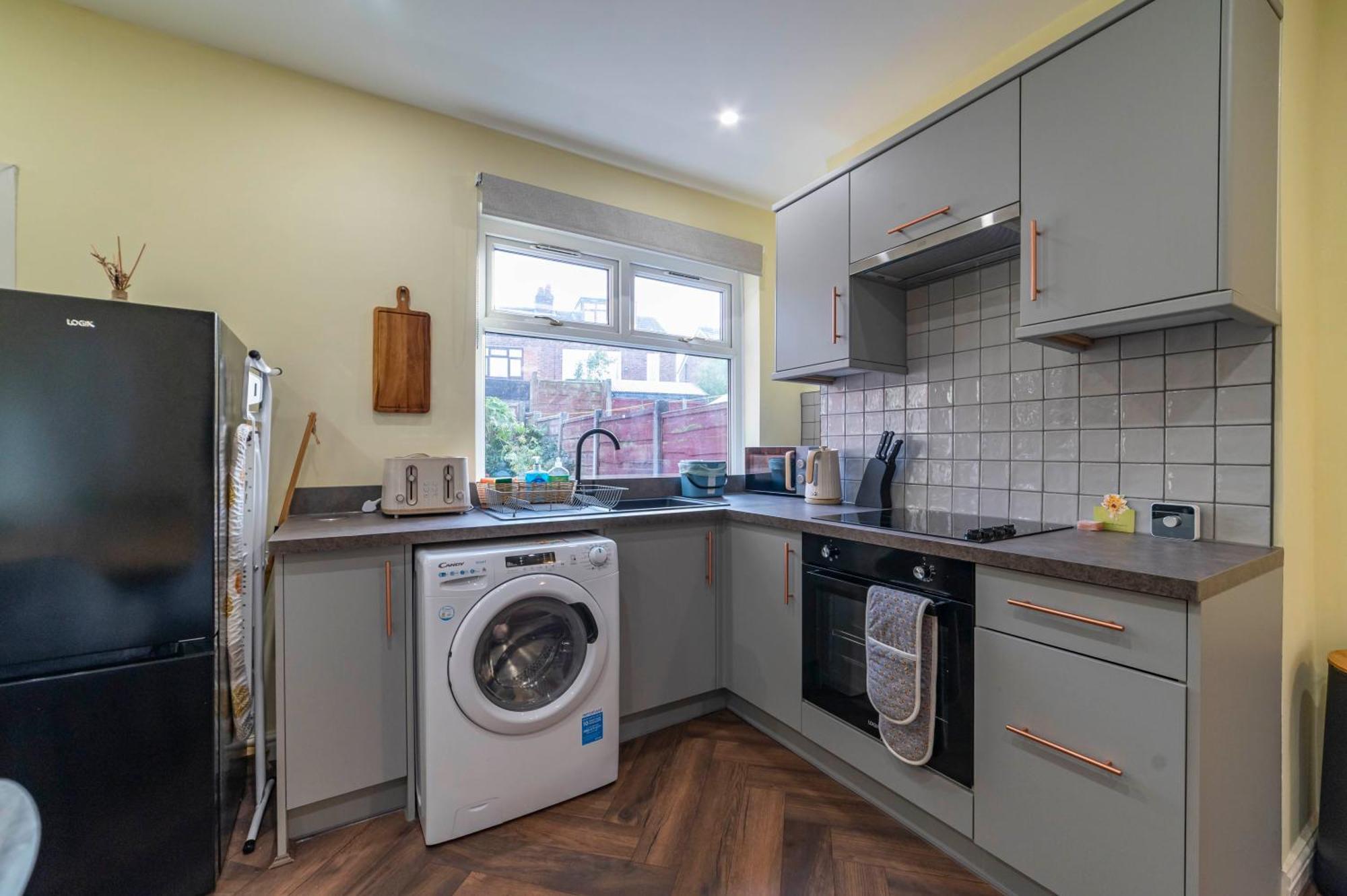 Beautiful Three Bedroom House - Escape * Manchester