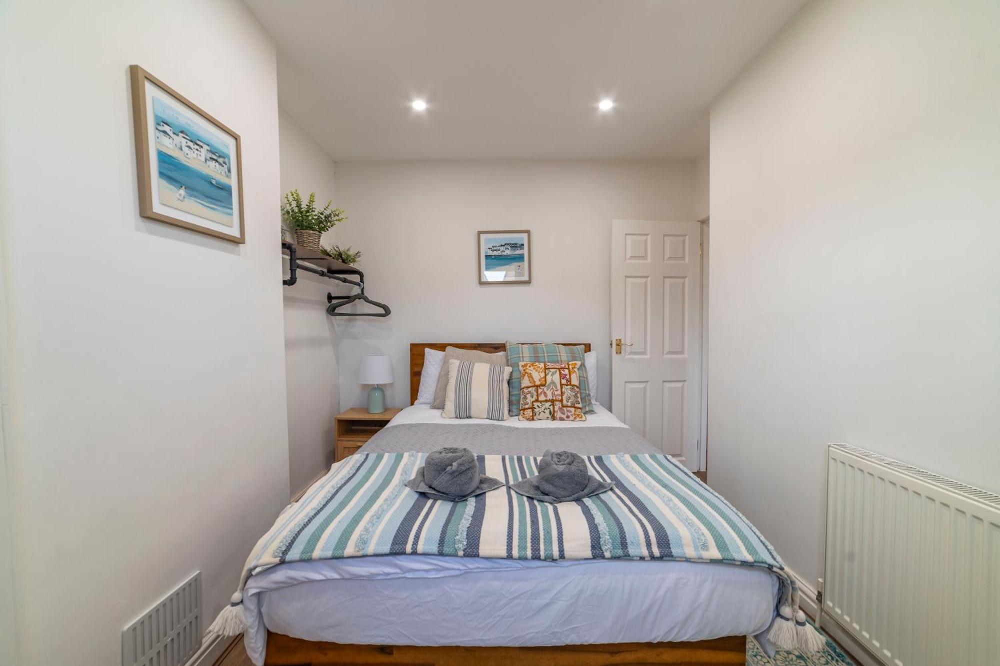 Beautiful Three Bedroom House - Escape Manchester