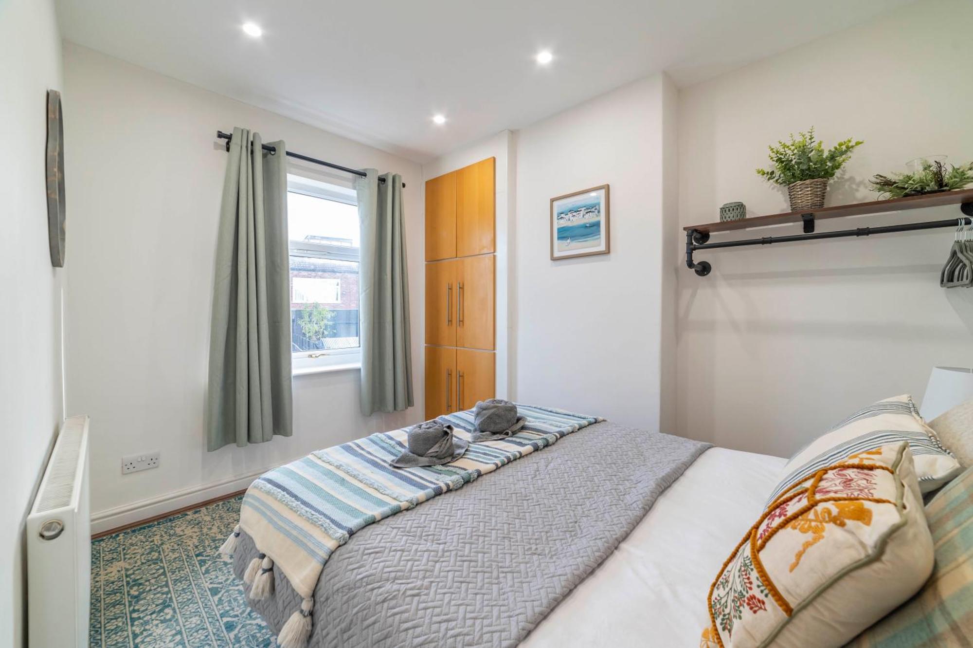Beautiful Three Bedroom House - Escape Manchester