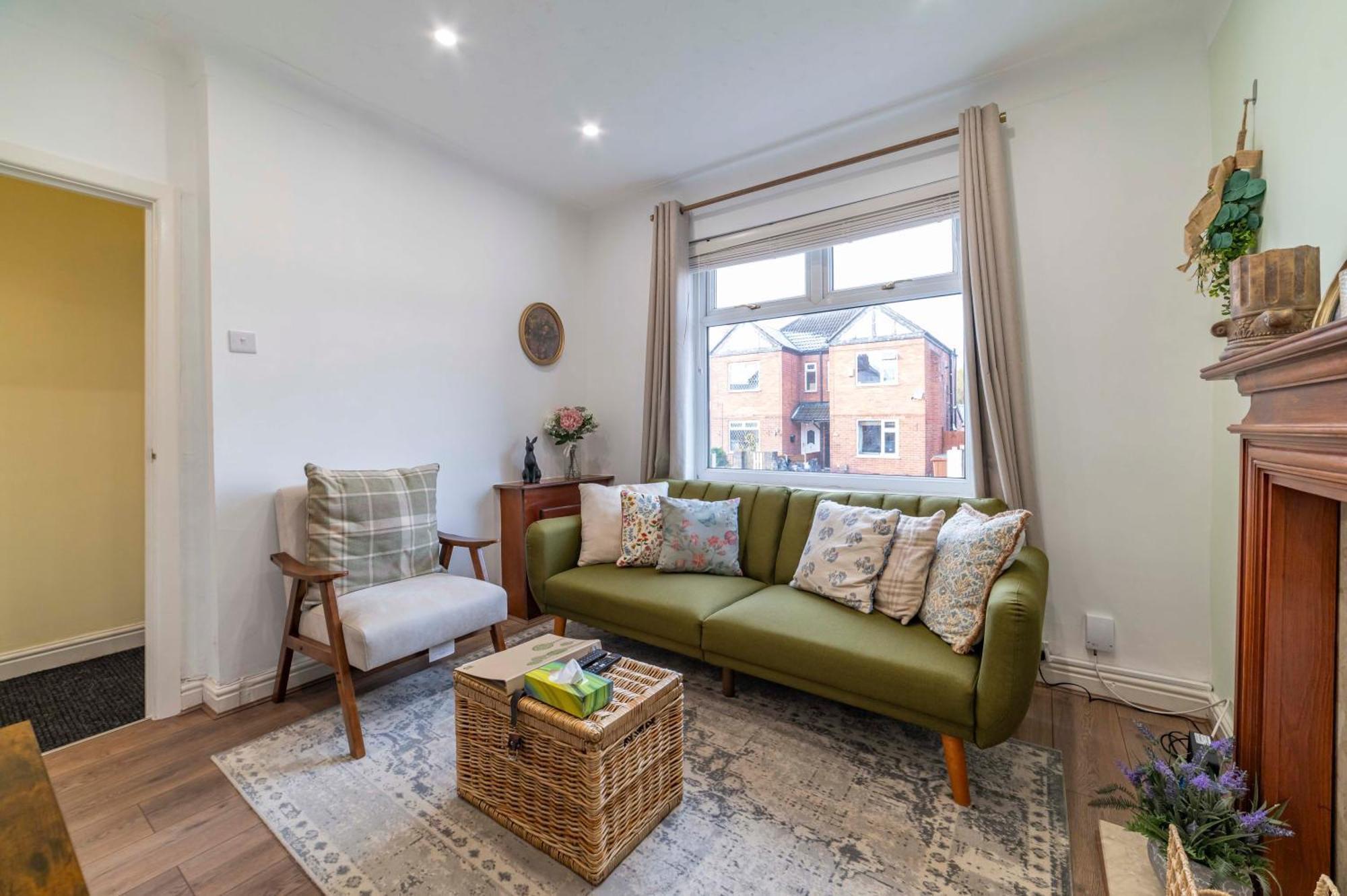 Beautiful Three Bedroom House - Escape * Manchester