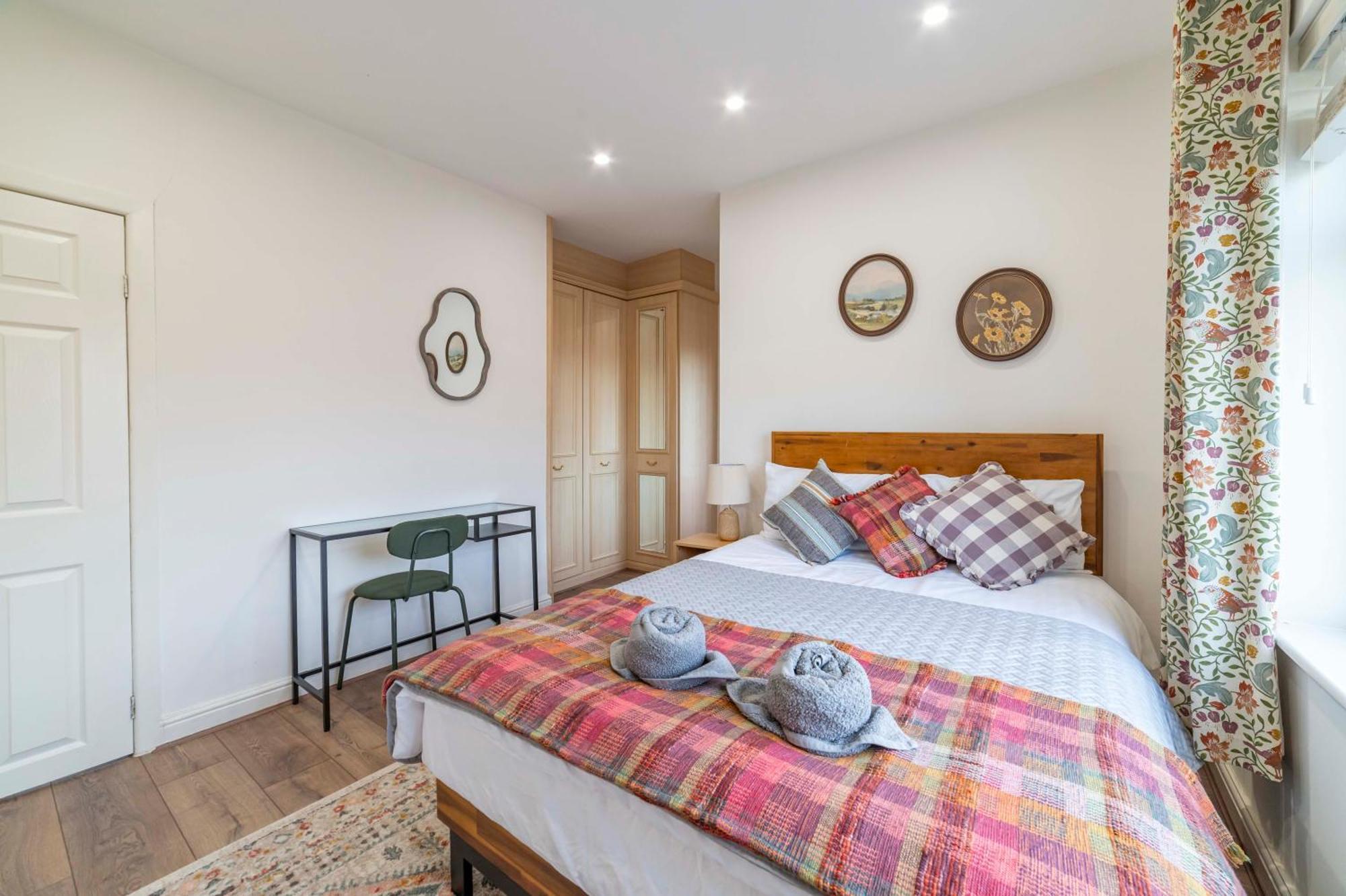 Beautiful Three Bedroom House - Escape Holiday home *