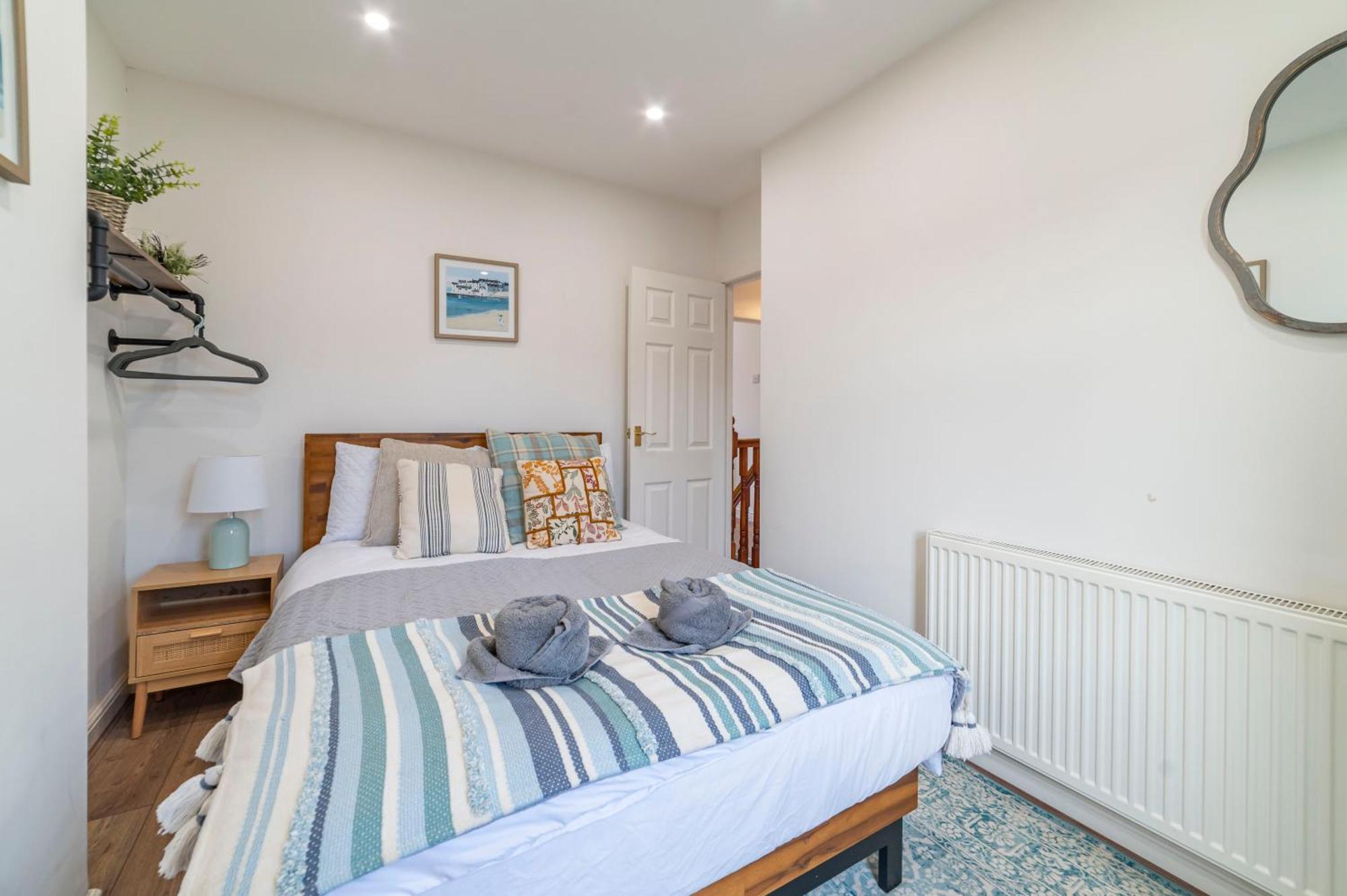 Beautiful Three Bedroom House - Escape Manchester